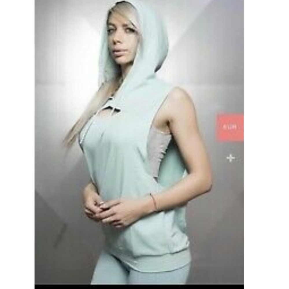 Body engineers mint sleeveless hoodie